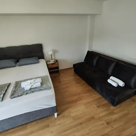 Vanaris Appartments דירה