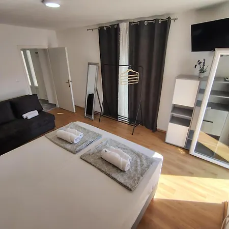Vanaris Appartments מוסטר